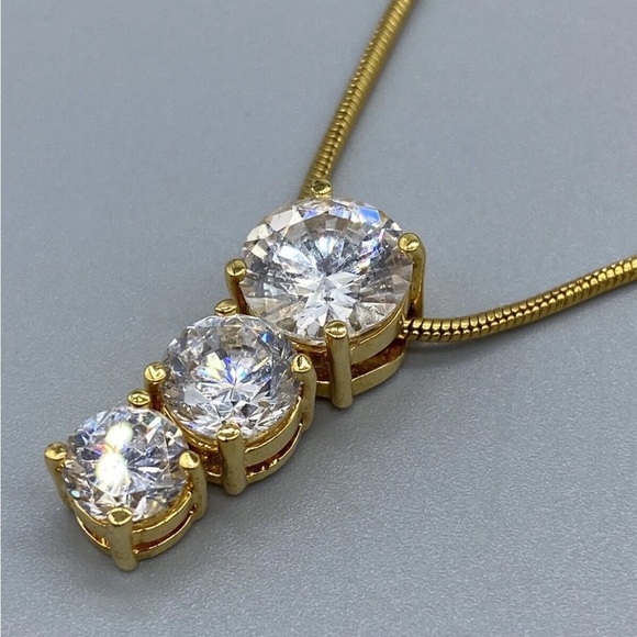 Nolan Miller Korea Gold Tone Swarovski Crystals Pendant & Chain 17” Necklace - Picture 1 of 8